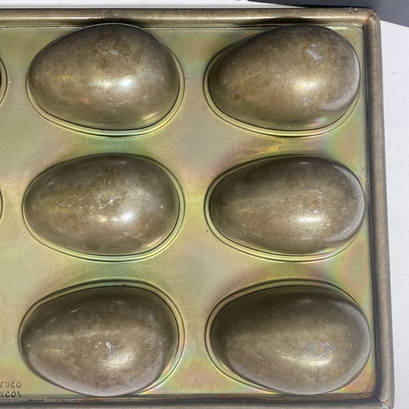 Ekco Glaco Steel Baking Pan Egg Shaped 12 Cup - Picture 13 of 17